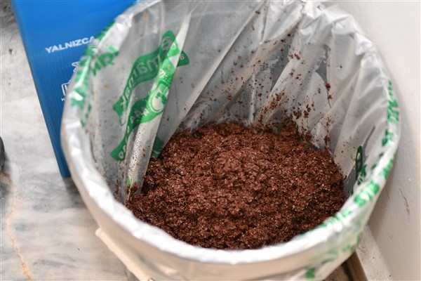 Mamak'ta çay posaları toprağa karışıyor<