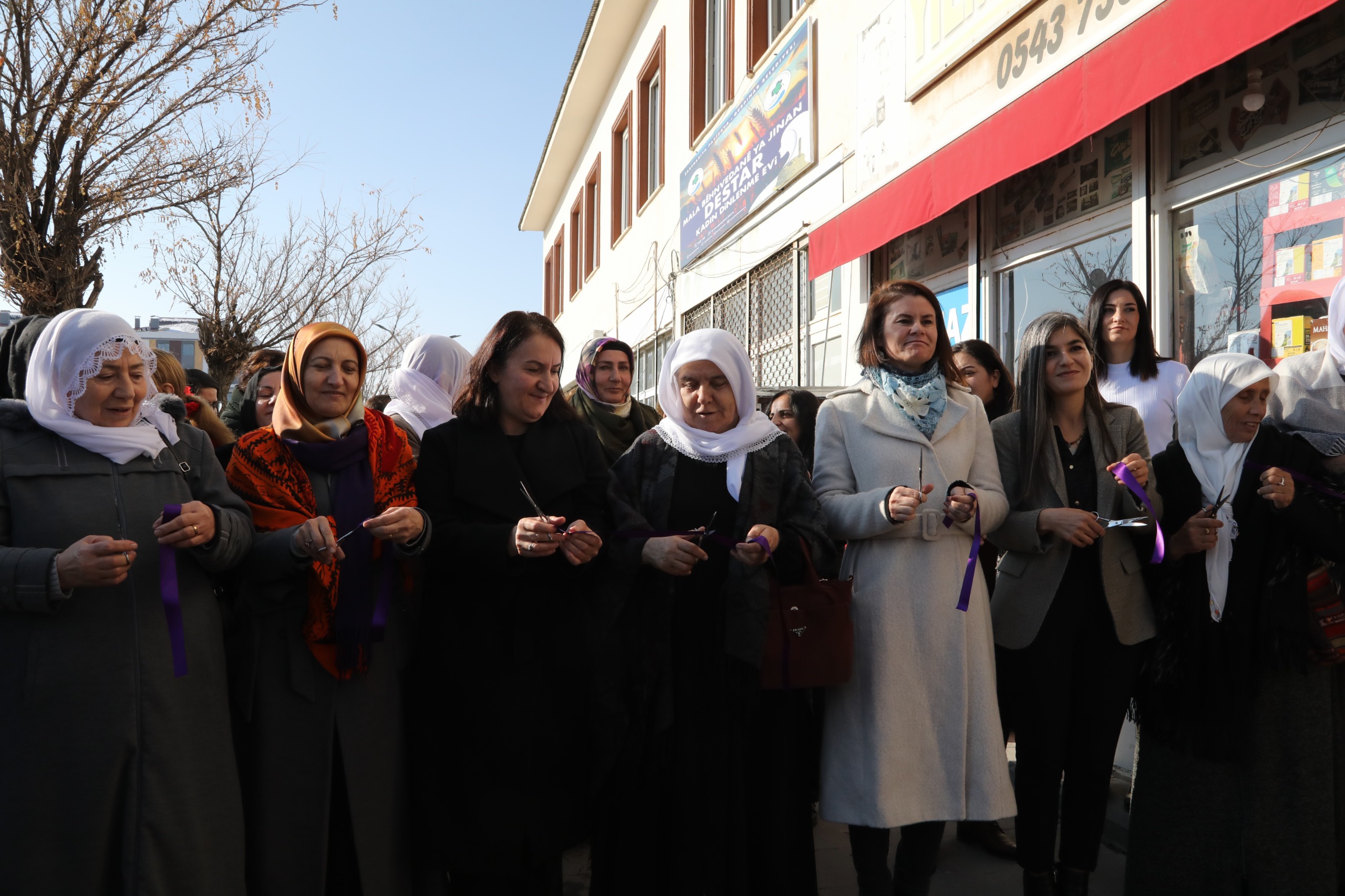 Gürpınar’da ‘Destar Kadın Dinlenme Evi’ açıldı<