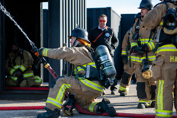Tinker Hava Kuvvetleri Üssü itfaiyecilerine ileri düzey eğitim verildi<