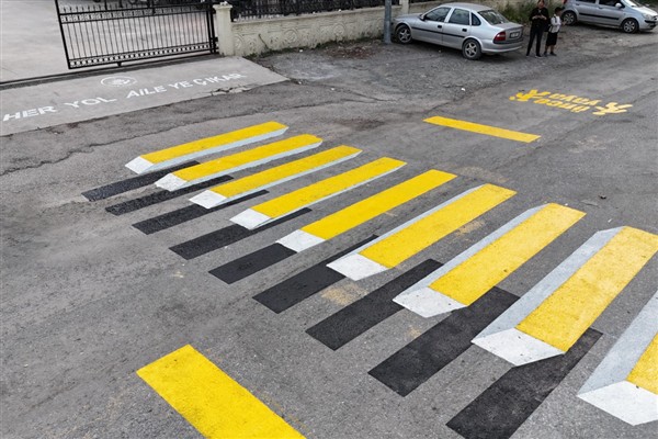 Dörtyol’da “3 boyutlu yaya geçidi” uygulaması