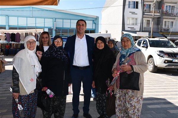 Beylikova'da bin çiçek dağıtıldı<
