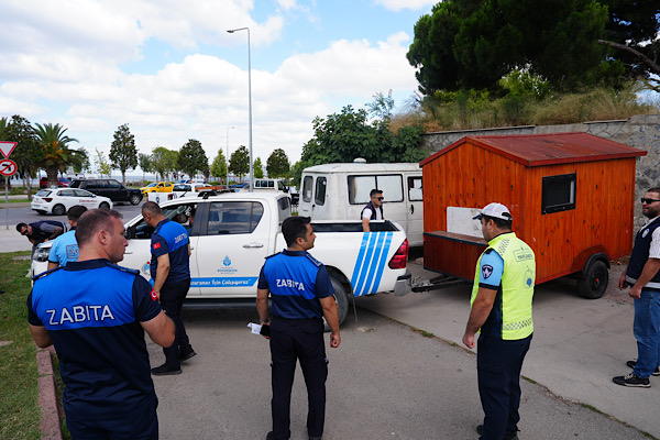  Maltepe sahilinde karavan denetimleri sürüyor<