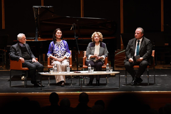 Dünya Türk Dili Ailesi Günü İzmir’de kutlandı<