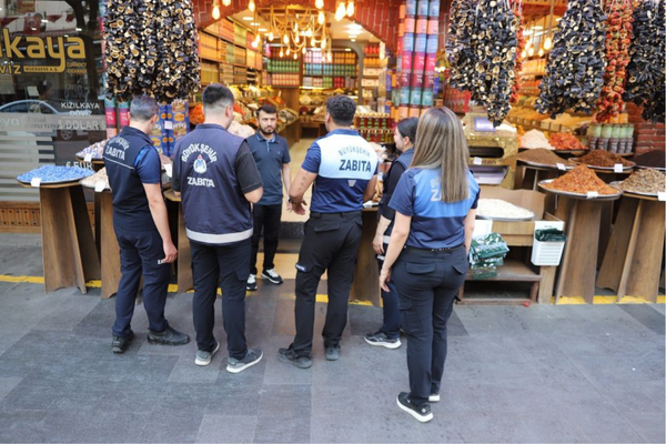 Sur’da kaldırım işgallerine karşı denetimler sürüyor<