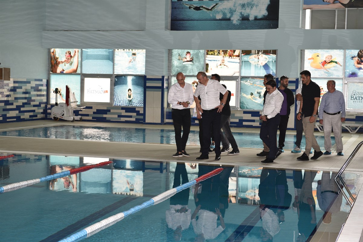 Vali Canalp, Batman Belediyesi Spor Kompleksi’nde inceleme yaptı<