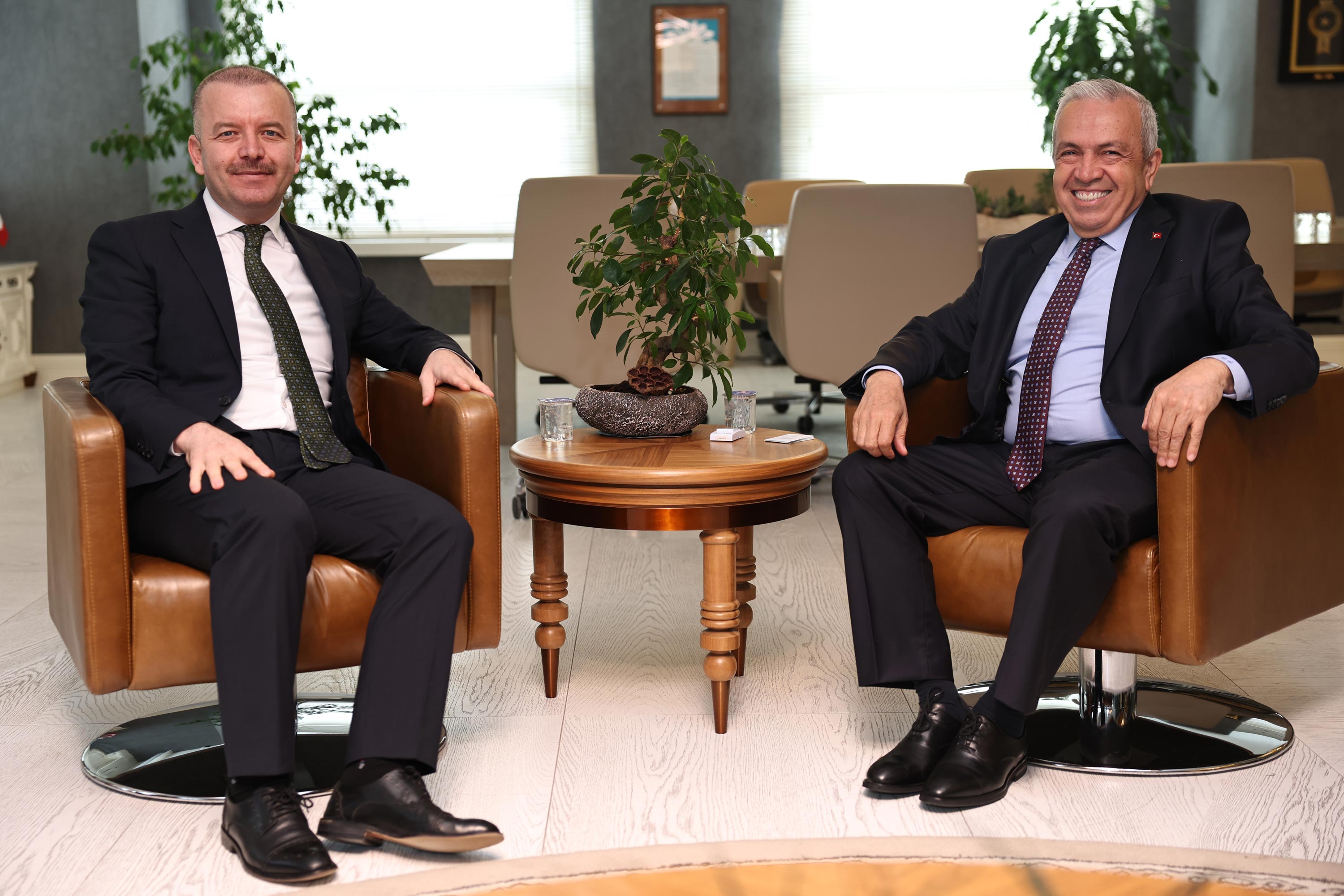 Başkan Özdemir'e Nilüfer İlçe Kaymakamı Süzen'den ziyaret