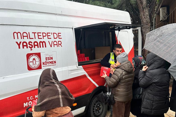 Maltepe Belediyesi'nden kandil simidi ikramı<