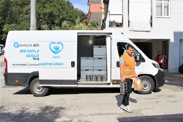 Manavgat Aşevi'nden ihtiyaç sahiplerine destek <
