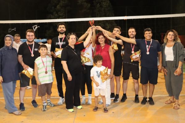 Fevzi Çakmak Mahallesi Voleybol Turnuvası sona erdi<
