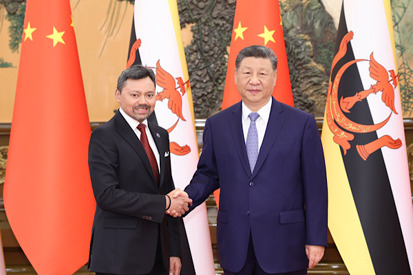 Xi Jinping, Brunei Veliaht Prensi Billah ile görüştü<