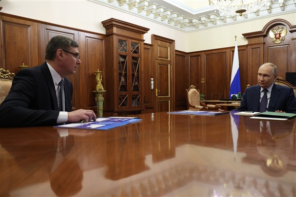 Putin, Vladimir Bölgesi Valisi Avdeev ile toplantı yaptı <