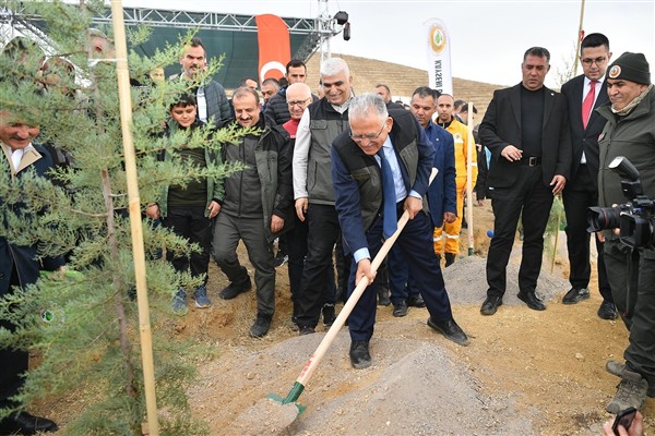 Kayseri'de 35 bin fidan dikildi<