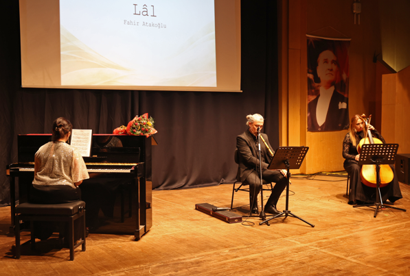 ‘Zefir Zamanı’ konseri müzikseverlerle buluştu