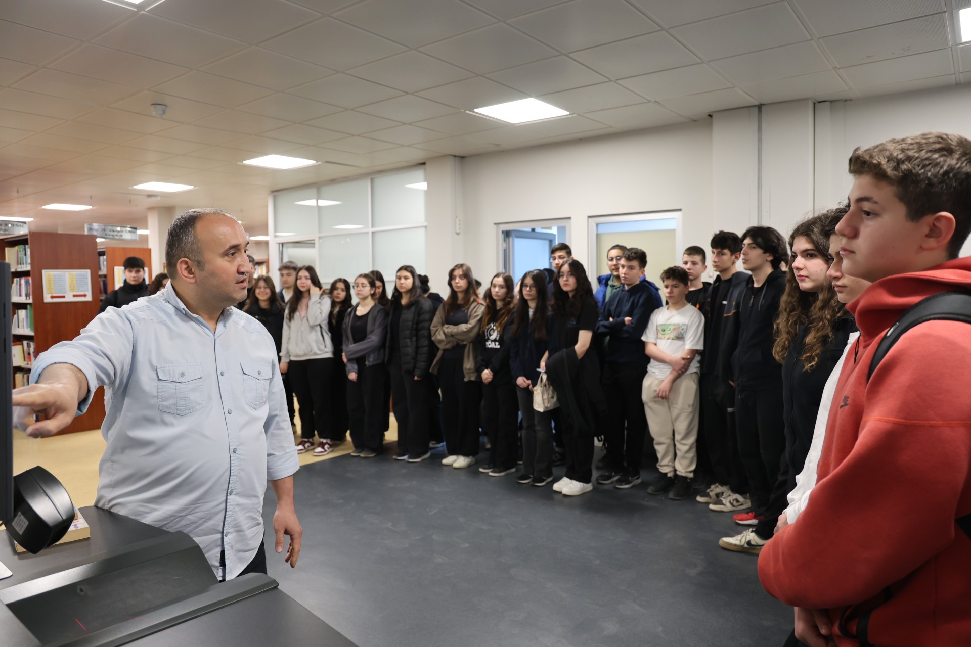 Düzce Turgut Özal Anadolu Lisesi'nden Düzce Üniversitesi Kütüphanesi'ne ziyaret