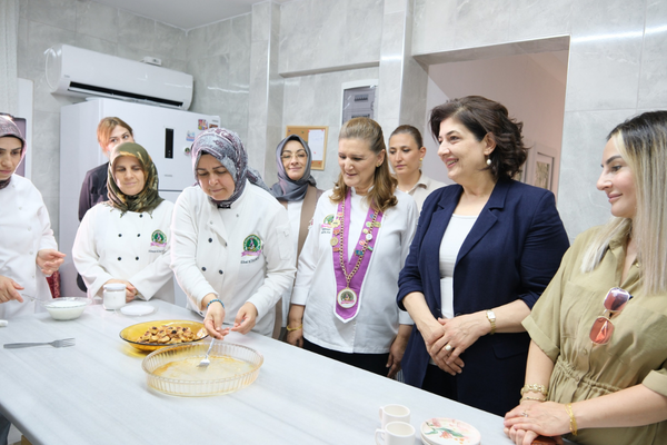 Süreyya Yavuz, Gastronomi Sultanları Üretim ve İşletme Kooperatifi'ni ziyaret etti 