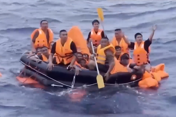 Çin, batan Vietnam gemisindeki 45 kişiyi kurtardı<