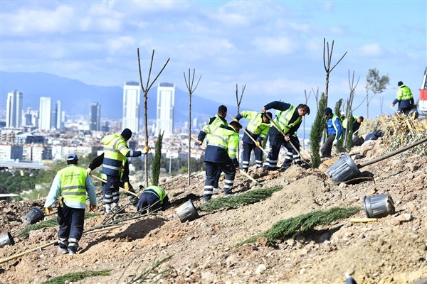 İzmir Büyükşehir Belediyesi, Bornova’da bin ağaçlık orman oluşturuyor