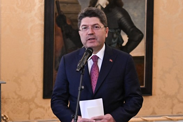 Bakan Tunç, Ankara 2 Nolu Barosu Başkanı Ağdemir ve stajyer avukatlarla bir araya geldi