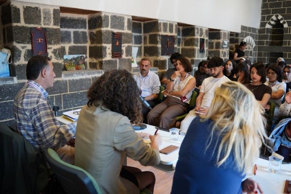 Diyarbakır’da “Barış Gazeteciliği” atölyesi düzenlendi<