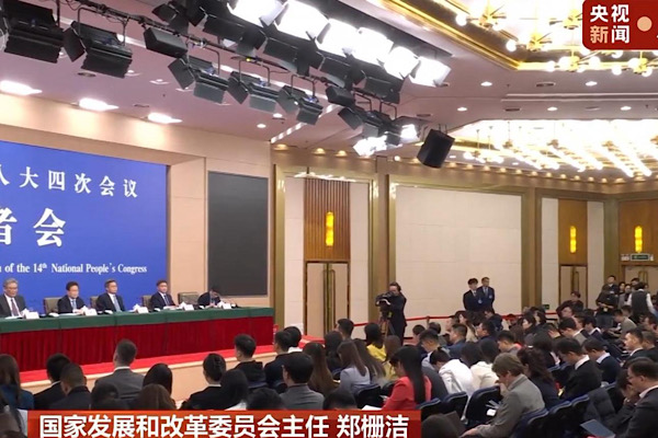 “İmalat ve hizmet sektörleri, her yıl milyonlarca kişiye istihdam sağlıyor”<