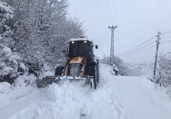 Büyükşehir, karla mücadeleye devam ediyor<