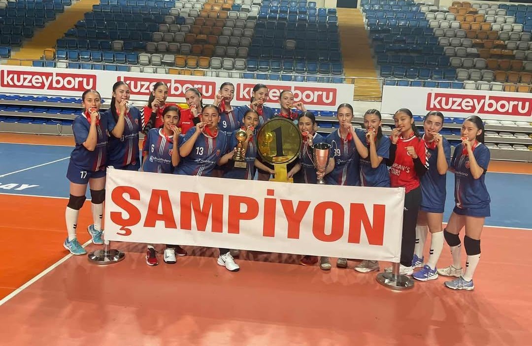 Kepez’e şampiyonluk kupaları peş peşe geldi<