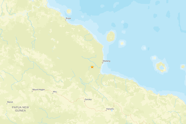 Papua Yeni Gine'de deprem<