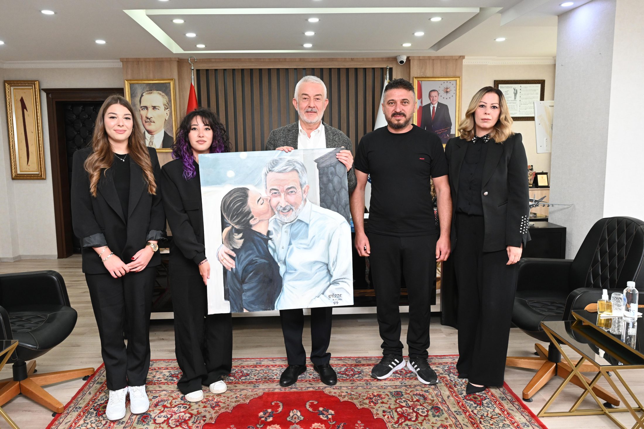 Isparta’da lise öğrencisinden Başkan Başdeğirmen’e yağlı boya tablo<