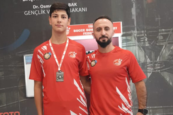 Karaman dart takımı Ankara’dan gümüş madalya ile döndü<