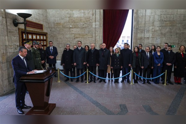 CHP Genel Başkanı Özel’den Anıtkabir’e ziyaret<