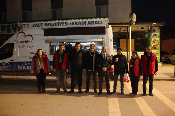 Alikahya'da sabah işe gidenlere ikramda bulunuldu