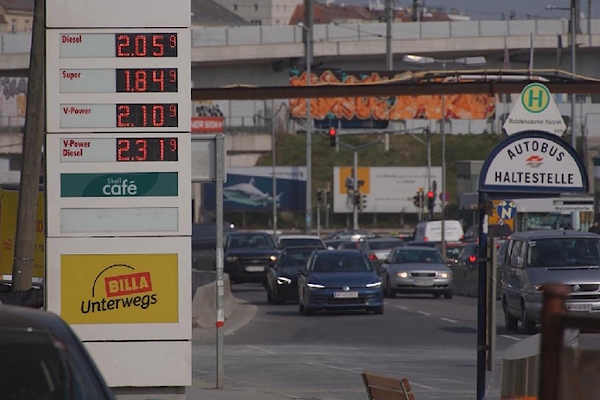 Avusturya, artan enerji maliyetlerine karşı akaryakıt vergilerini düşürüyor<