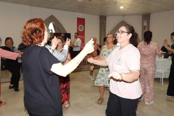 Kepez'de Kadınlar Matinesi düzenlendi