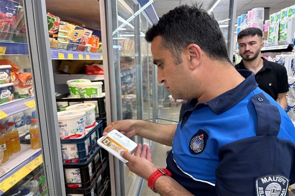 Maltepe Belediyesi ekipleri, gıda denetimi gerçekleştirdi<