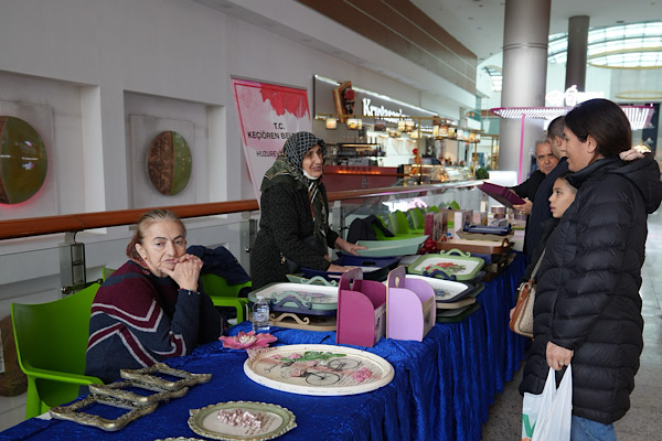 Keçiören’de konukevi sakinleri el sanatları sergisi açtı<