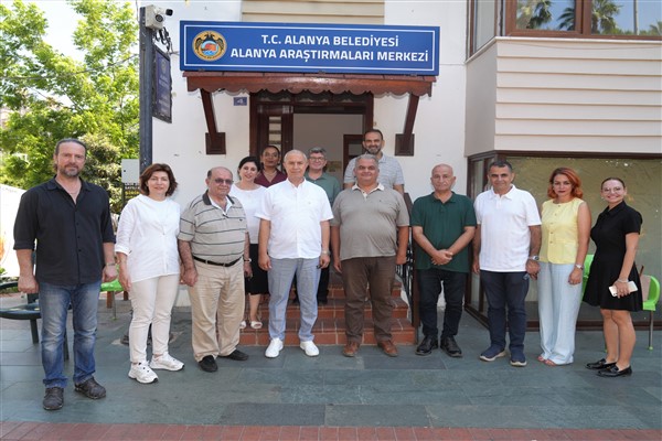 Başkan Özçelik, Alanya Araştırmaları Merkezi'ni ziyaret etti