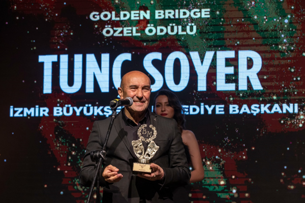 Başkan Soyer'e Golden Bridge Özel Ödülü