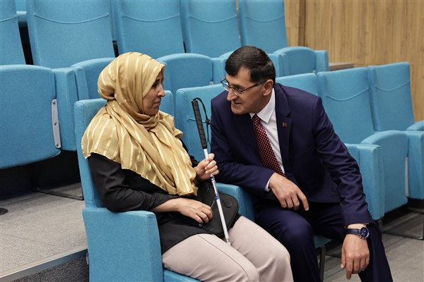 Başkan Kahveci, Halk Günü Toplantısı'nda vatandaşlarla buluştu<