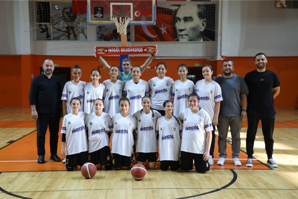 İnegöl Belediyespor U12 Kız Basketbol Takımı Bursa üçüncüsü oldu<