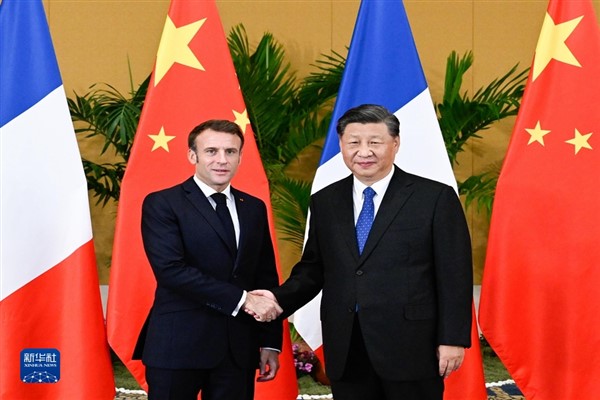 Xi Jinping ve Macron bir araya geldi