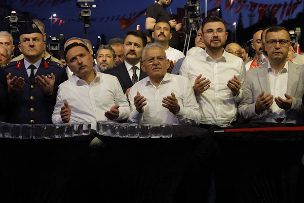 Başkan Büyükkılıç 15 Temmuz anma programı ve yürüyüşüne katıldı<
