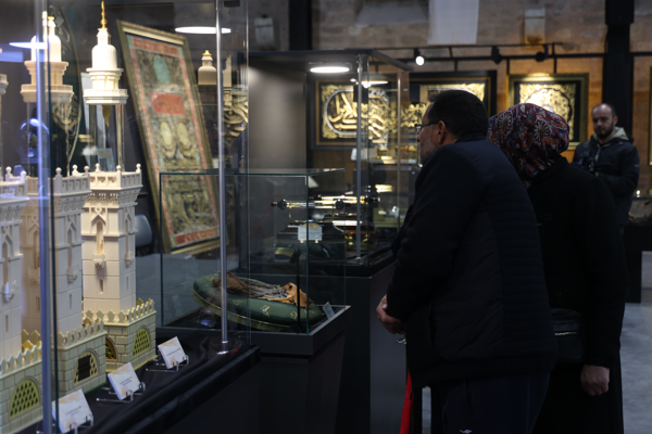 Konya'da “Mukaddes Emanetler” sergisi Konyalılarla buluştu<