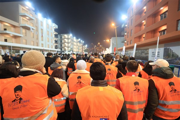 LÖSEV’in kanseri yenen mücadeleci gençleri  depremi unutmadı