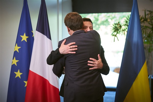 Macron: Barışın sağlanması için baskı yapmaya devam edeceğiz<