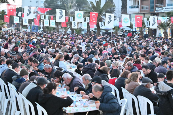 Manisa Turgutlu’da iftar programı düzenlendi<