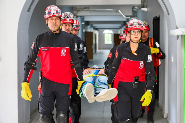 Deprem Haftası kapsamında okullarda tatbikat yapıldı<