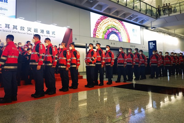 Türkiye’den dönen kurtarma ekibi Hong Kong’da törenle karşılandı