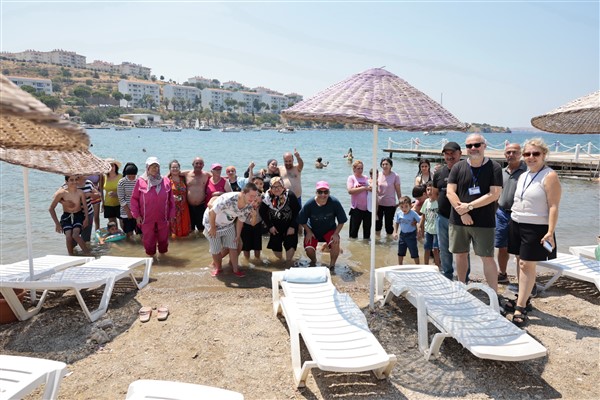 Konak Belediyesi'nden engelli bireyler için deniz gezisi<