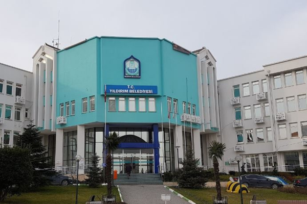 Yıldırım’da budama çalışması sonrası çevre kirliliği tepkisi<