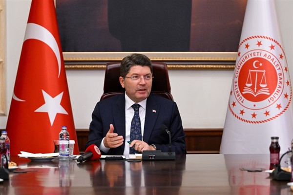 Bakan Tunç: Dilovası'ndaki iş yeri yangınında 11 şüpheli gözaltına alındı